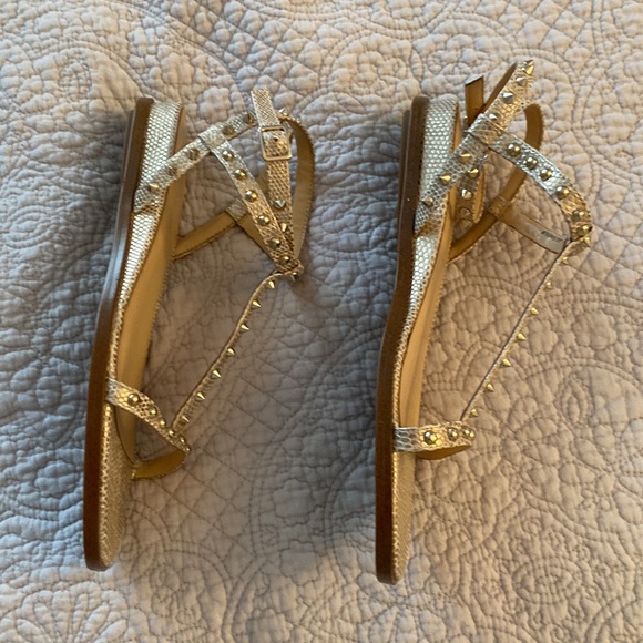 Jennifer Lopez gold sandal - Picture 2 of 6